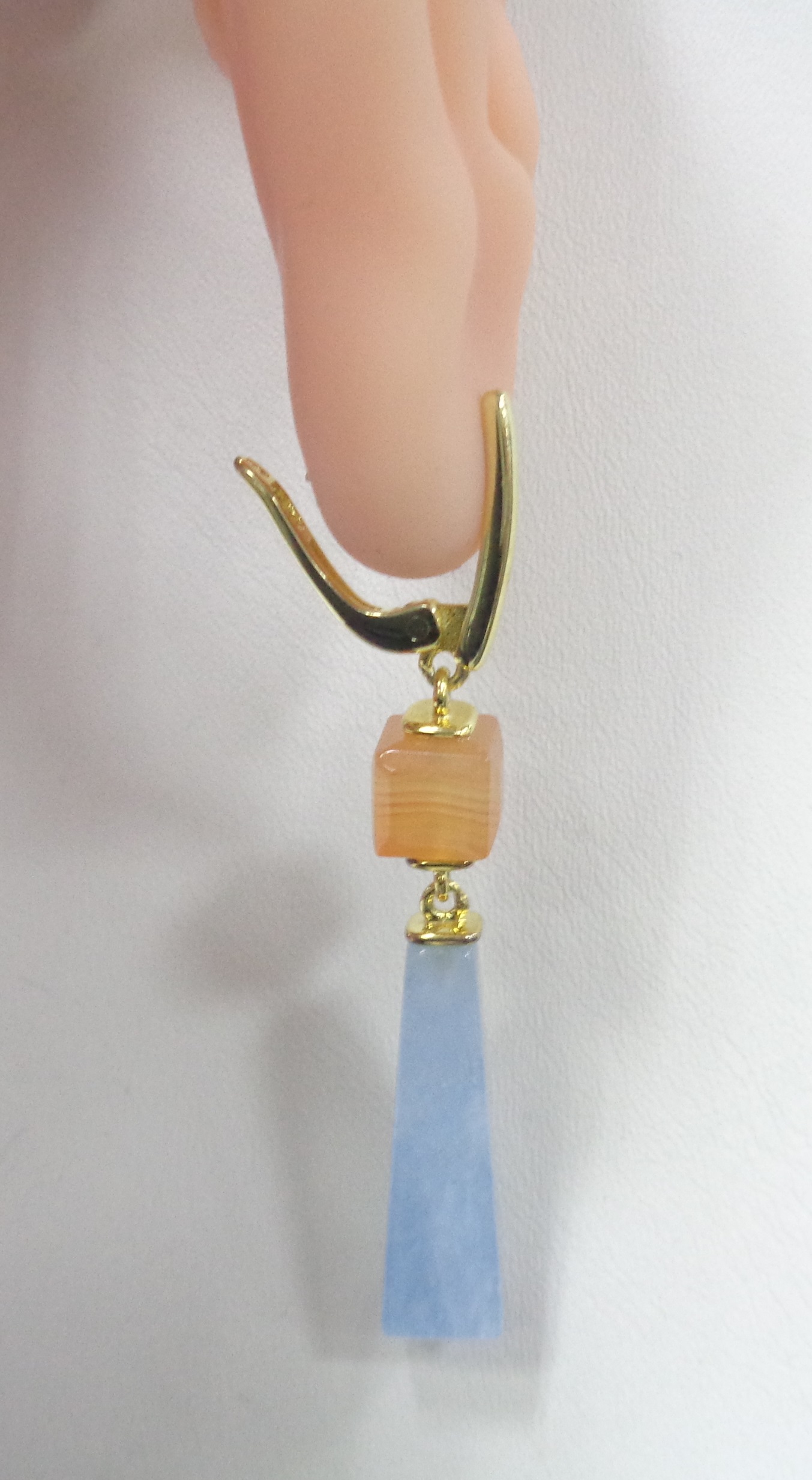 Серебряные серьги с аквамаринами и халцедонами